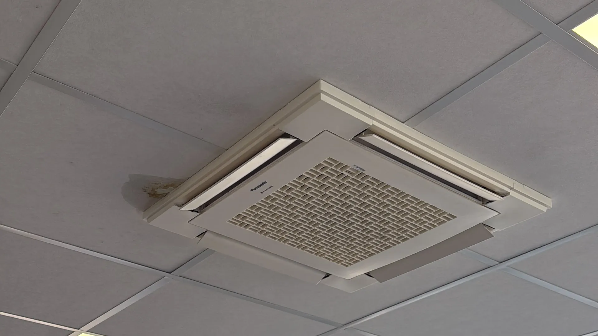 Airco binnenunit geïnstalleerd door Van Terheijden Installatie