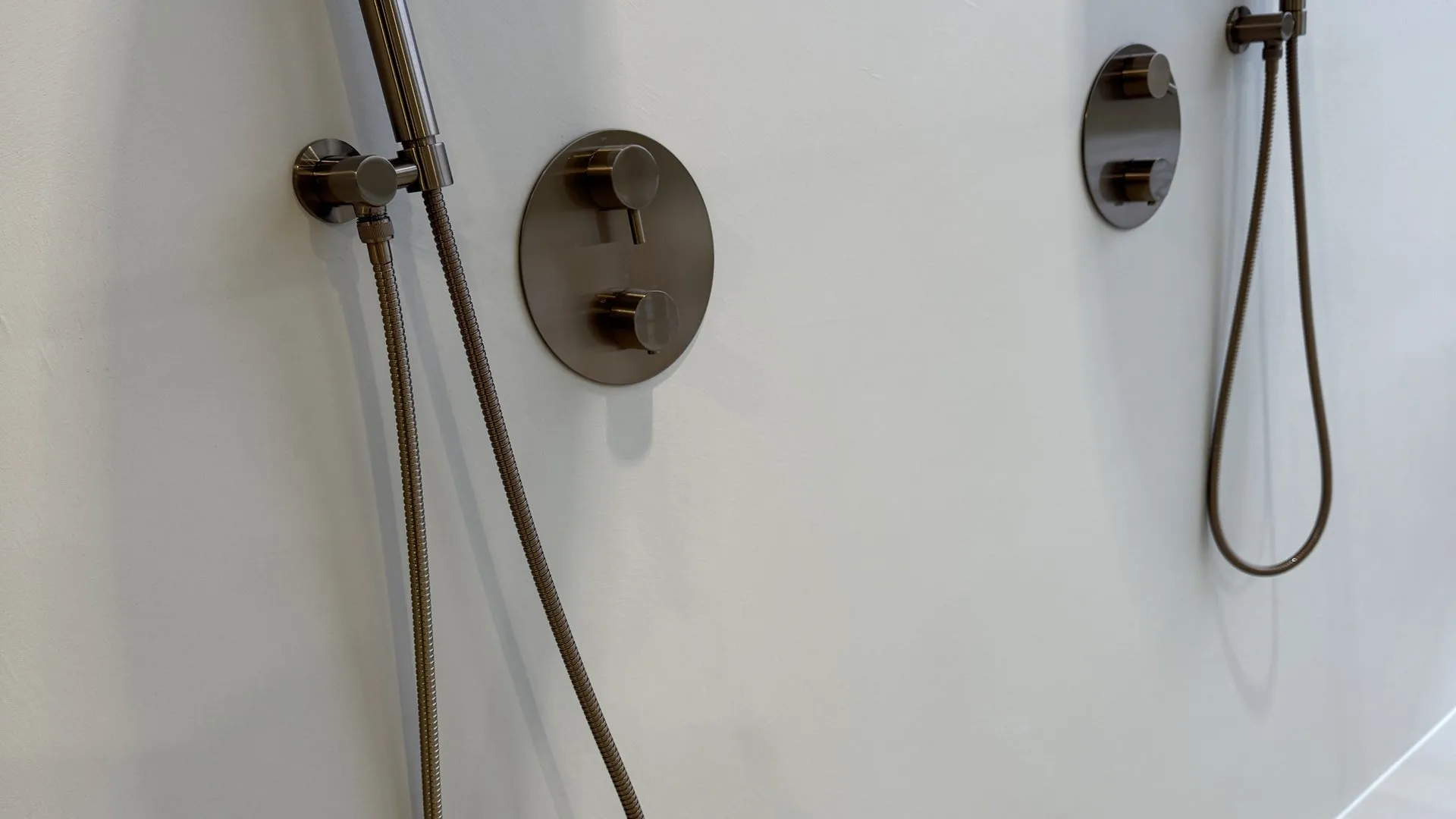 Douche en sanitair geïnstalleerd door Van Terheijden